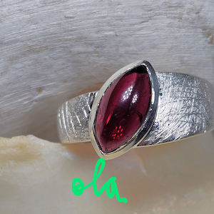 Ring mit Granat