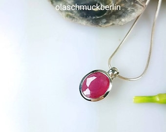 Silberanhänger mit Rubin