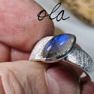 Labradorit-Ring in 925 Silber gefasst