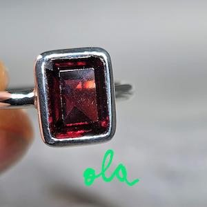 Ring mit Granat