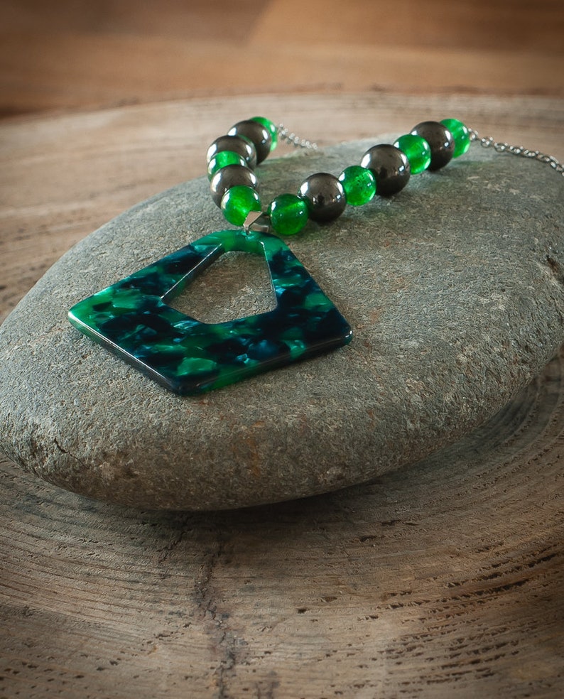 Green and black resin asymmetric necklace green jade natural stone woman necklace woman gift stainless steel chain Hematite bead