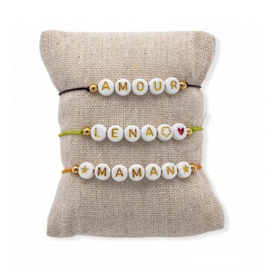 Personalized golden letter bracelet in pearls - first name bracelet | word | mantra - mom bracelet | godmother | hen party | wedding - birth gift