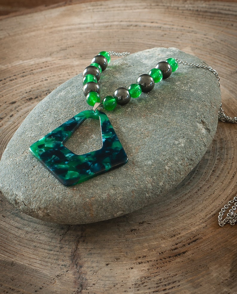Green and black resin asymmetric necklace green jade natural stone woman necklace woman gift stainless steel chain Hematite bead