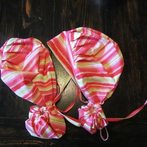 Ponytail scrub cap with or without button for mask