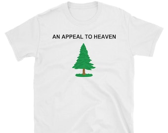 Puede incluir: Camiseta blanca con el texto "An Appeal to Heaven" y un gráfico de un pino verde.