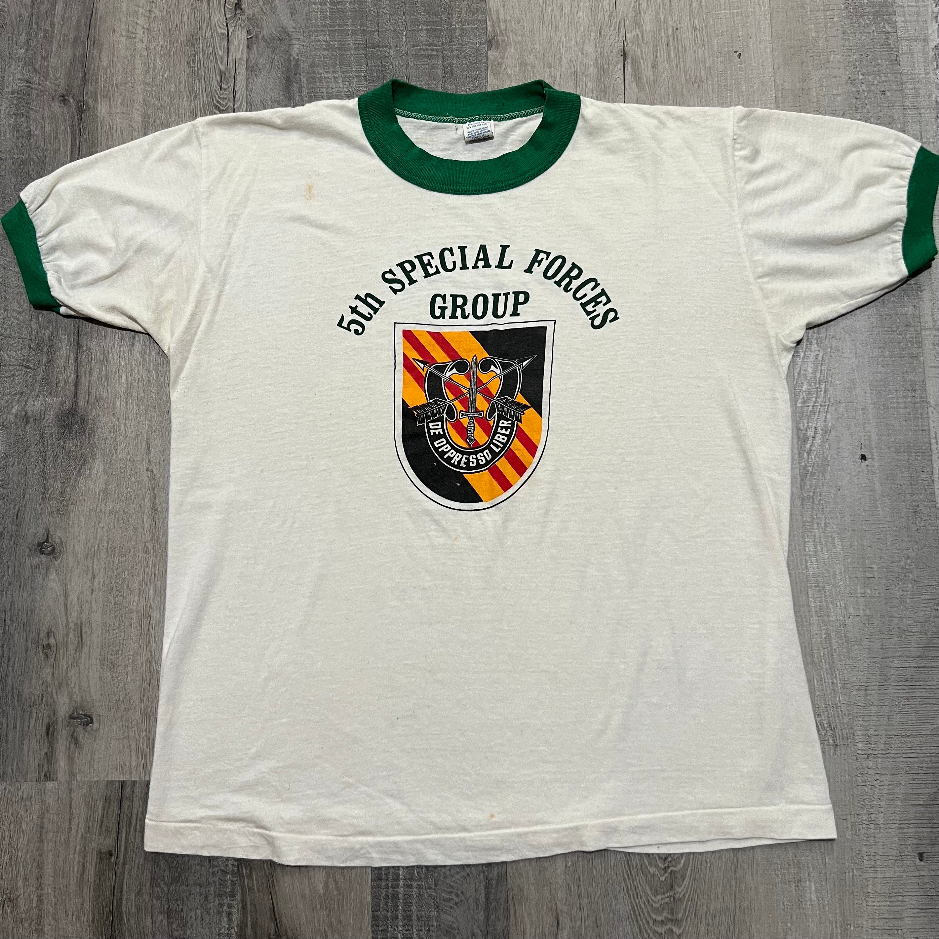 80's/Vintage Military Paratroopers Tシャツ Amazon.com: US Army Airborne Paratrooper | Vintage Veteran
