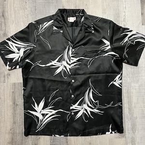 VTG Nani Hawaii Black Floral Leaves Silk Style Hawaiian Beach Button Shirt