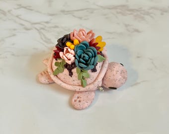 Statuetta di tartaruga succulenta, decorazione di tartaruga in argilla polimerica, animale in miniatura in stile cottagecore, accessori da scrivania stravaganti, ornamento di tartaruga marina, fata g