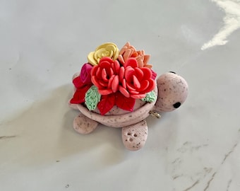 Statuetta di tartaruga succulenta, decorazione di tartaruga in argilla polimerica, accessori da scrivania stravaganti, animale in miniatura in stile cottagecore, arredamento per la casa costiero, tartaruga marina