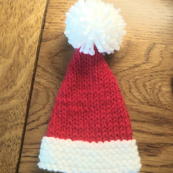 Knitting pattern mini Santa hat (Beginner friendly)