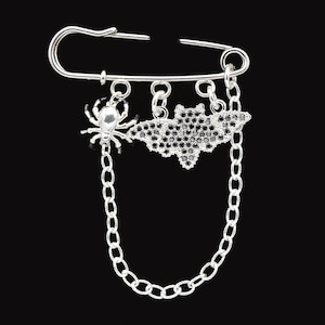 Kilt Pin Stil Silber Farbe Brosche mit Schwarz CZ Fledermaus Anhänger, Panzerkette und Sterling Silber Spinne Halloween Gothic Spooky