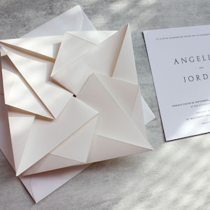 Faire-part de mariage origami ivoire pâle unique - faire-part personnalisé - manchon origami fait main échantillon