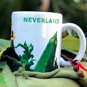 Taza "No estás aquí" de Nunca Jamás