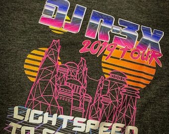 Maglietta del tour DJ R3X (unisex e aderente)