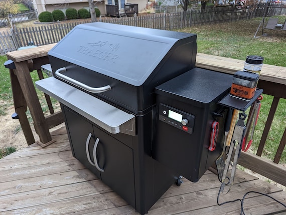 Iron Forge Tools Pelletgrill Lagerregal Aus Bambus – Kompatibel Mit Traeger Pro 780 & Ironwood 885, 88x36,8x3 Cm, Zusätzliche Ablage Für Pellets & Grillzubehör