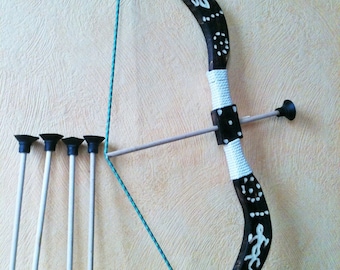 Wooden bow for children aged 3 and up +5 arrows and 1 plastic target