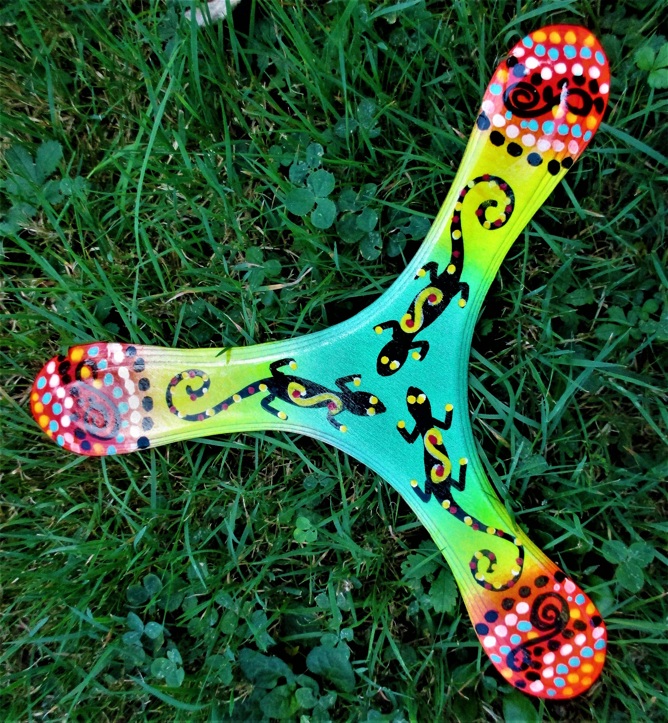 Boomerang , size 25 cm ep 3 mins in aviation cp, carries 15 m, 8 years old