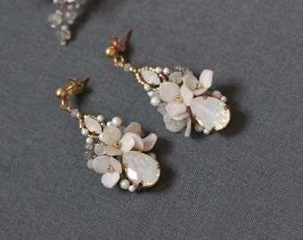 Wedding dangle floral earrings, Swarovski crystal and pearl rhinestone bridal earrings in white and gold color, Flower jewelry for bride