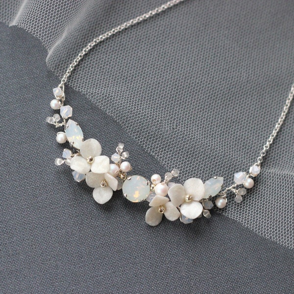 White crystal flower necklace for bride, Silver chain wedding necklace with pearls, Delicate Swarovski floral jewelry for bride