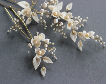 Ivory bridal floral hair pin set, Wedding pearl and flower bobby pins, White and gold color hair pieces for bride
