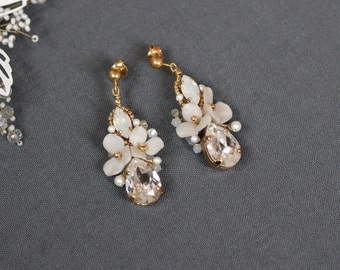 Swarovski crystal and pearl rhinestone bridal earrings in white and gold color, Wedding dangle floral earrings, Flower jewelry for bride