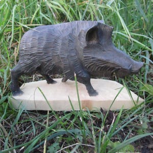 Escultura de madera de jabalí hecha a mano - Estatua decorativa de madera de jabalí - Figura de jabalí tallada en madera - Regalo para cazadores - Decoración de pabellón de caza