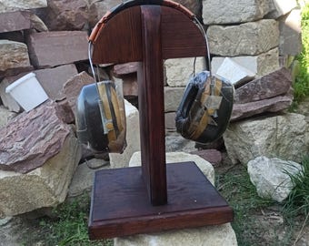 Pickelhaubenständer aus Holz für Helme aus Holz (Eichenholz) für Helme aus Holz (Eiche).