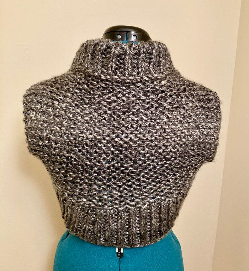 Hand-knitted soft grey shrug/bolero in womens small/medium image 4