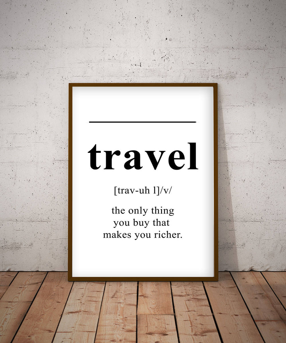 путешественник спиной. Travel definition. человек с рюкзаком в горах. путешествия картинки. лето путешествие.