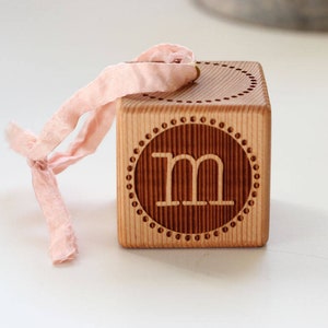 Cadeau populaire pour bébé, premier Noël de bébé, stats décoratives pour nouveau-né, bloc personnalisé gravé, cadeau pour bébé, bloc bébé, motif pois