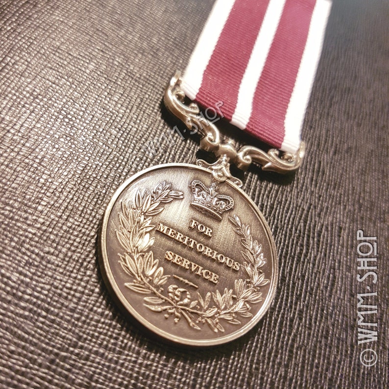 Premium WW1 WW2 3 Set Military Medals Army Uniform Ranks V Meritorious Distinguished