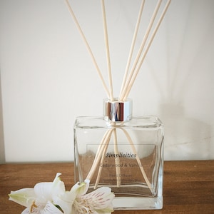 5oz Cedarwood & Vanilla Nontoxic Reed Diffuser with Natural Rattan Reeds