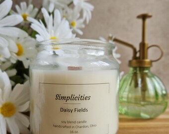 16oz Daisy Fields Handmade Nontoxic Soy Blend candle with Wooden Wick