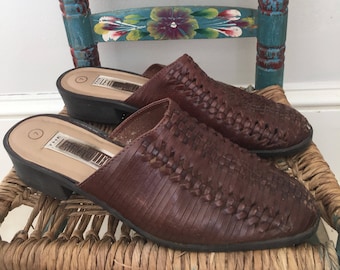 Vintage leather woven mules / slides, size 7