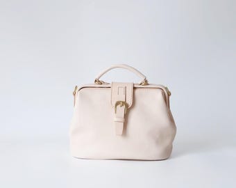 Zachte leren dokterstas: beige volnerf leren portemonnee, magnetische sluiting