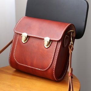 Women&#39;s Cowhide Leather Saddle Handbag Handmade Shoulder Bag Half-Flap