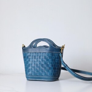 Bolso de cuero tejido a mano: bolso de hombro de plena flor Azul