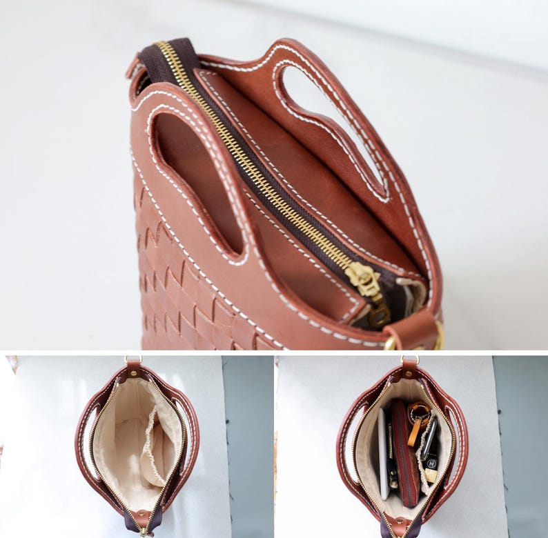 Puede incluir: Un bolso de mano de cuero marr&oacute;n con un dise&ntilde;o tejido. El bolso tiene cierre de cremallera y dos asas. El interior es visible, mostrando compartimentos y un forro. El bolso contiene una cartera, llaves y un tel&eacute;fono.