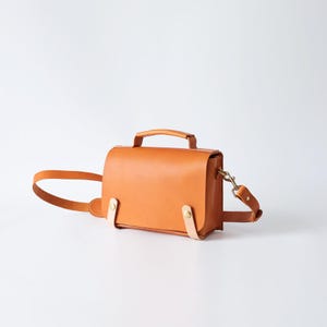 Bolso de hombro de cuero para hombre, minibolso bandolera para hombre, bolso bandolera rectangular de cuero, bolso tipo cartera con asa superior.