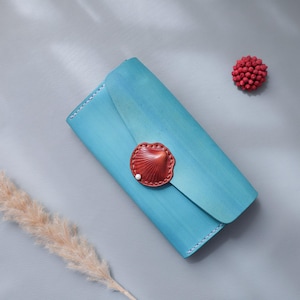 Cartera larga hecha a mano con conchas 3D y perlas
