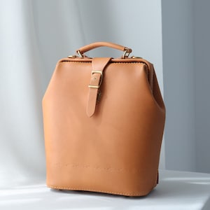 Hand Stitched Leather Doctor Bag Backpack: Vegetable Tanned Rucksack