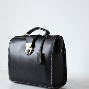 Hand Stitched Leather Doctor Bag Backpack: Vegetable Tanned Rucksack