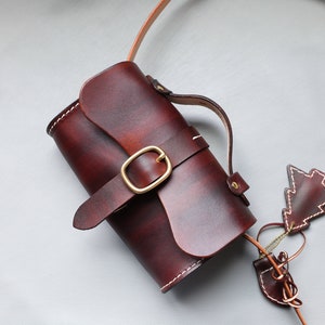 Handmade Chocolate Leather Saddle Bag: Vintage Style Shoulder Bag