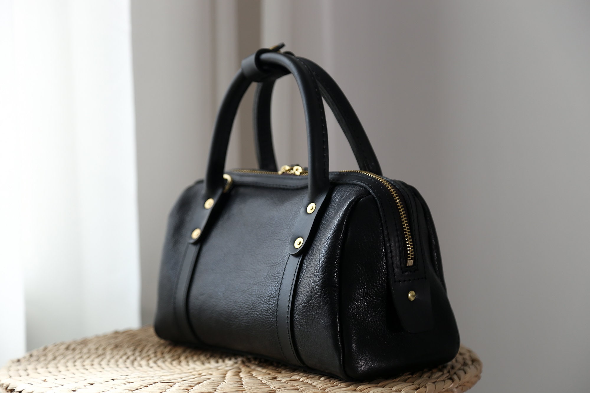 Small Dome Bag Black Snakeskin Embossed Zipper PU