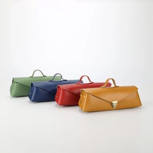 Astuccio portapenne in pelle fatto a mano: astuccio portapenne con patta