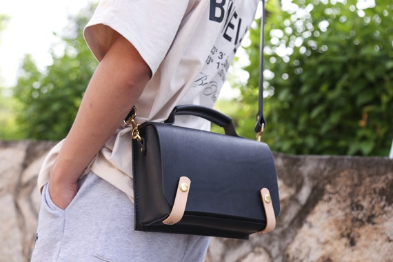Messenger bag with handle hotsell