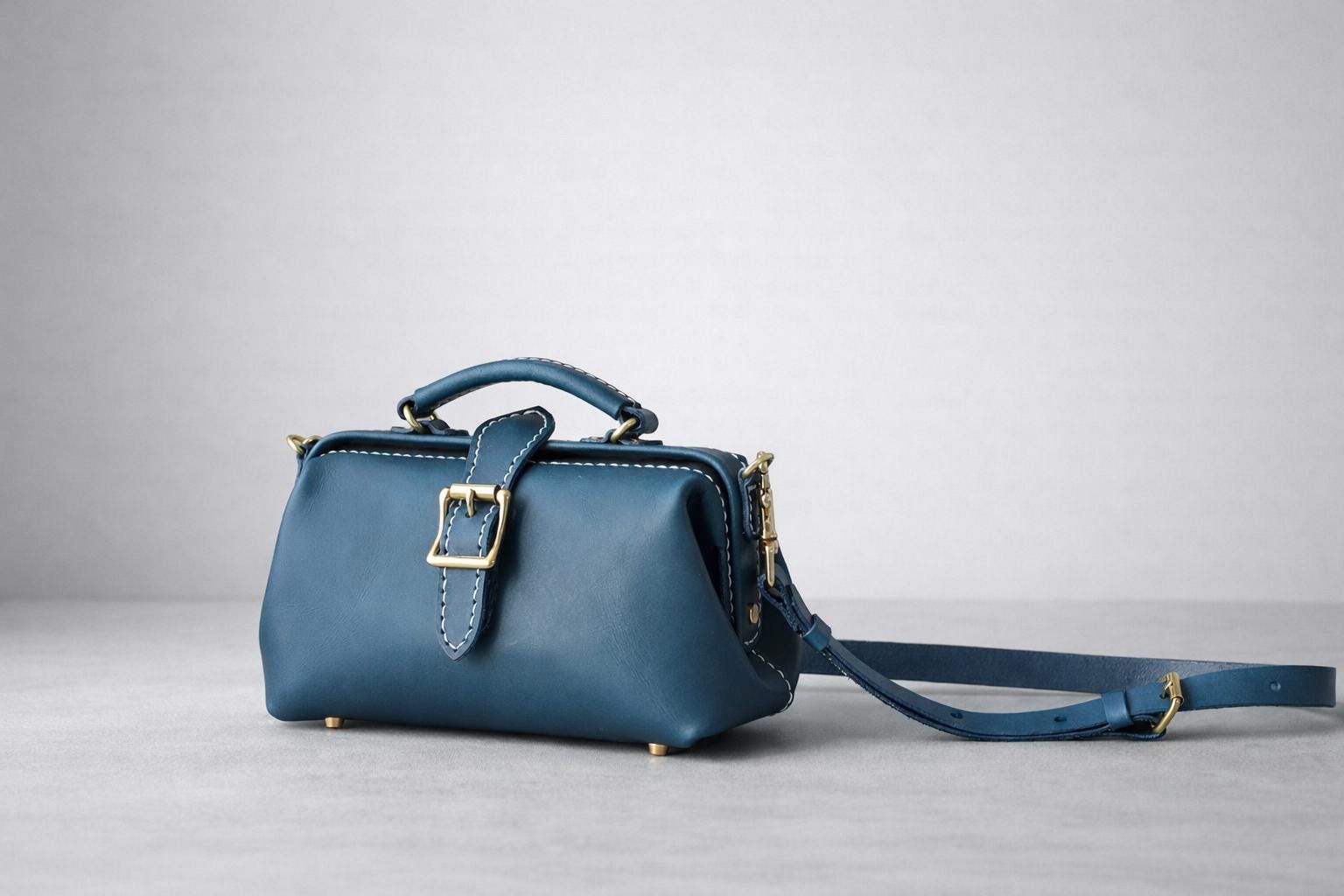 ドクターレザーバッグ Blue Leather Doctor Bag: Full Grain Leather Purse, Everyday Carry