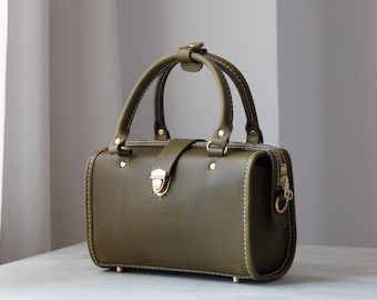 Handgemaakte leren mini Boston-tas: olijfkleurige barreltas
