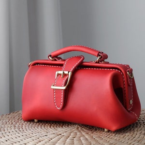 Sac de médecin en cuir - sac de style médecin, sac à main en cuir, sac à bandoulière, sac en cuir monogramme, transport quotidien