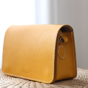 Cuir de vachette pour femmes Classic Saddle Sac à main Sac à bandoulière fait à la main